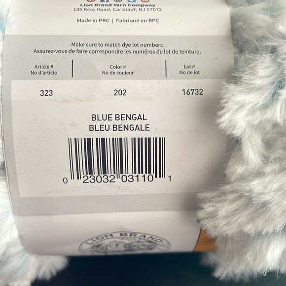 Lion Brand Go For Faux Blue Bengal~ 2 skeins - Picture 6 of 6